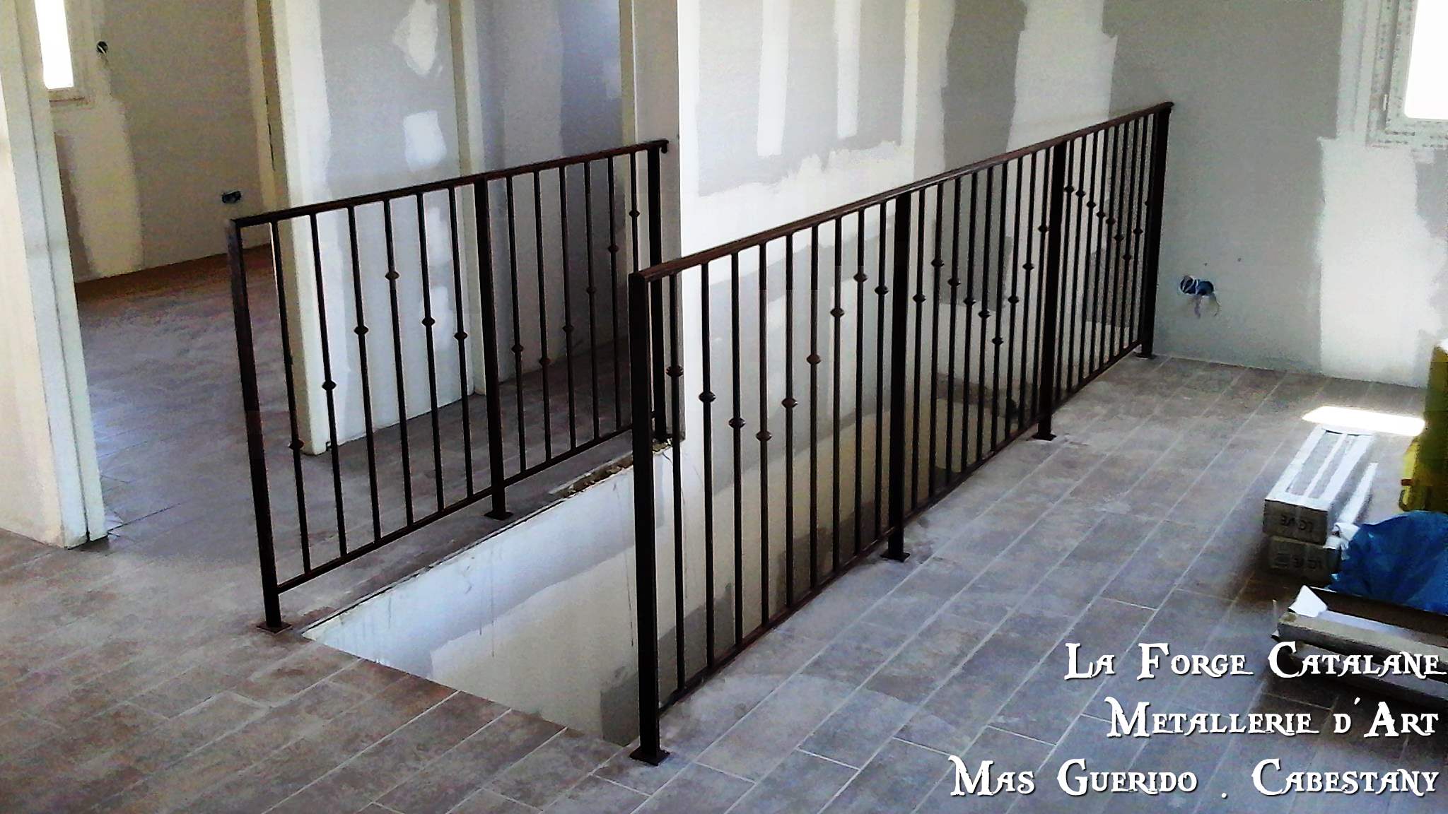 Garde corps barreaux droits bague main courante en fer plat forge catalane (1).jpg